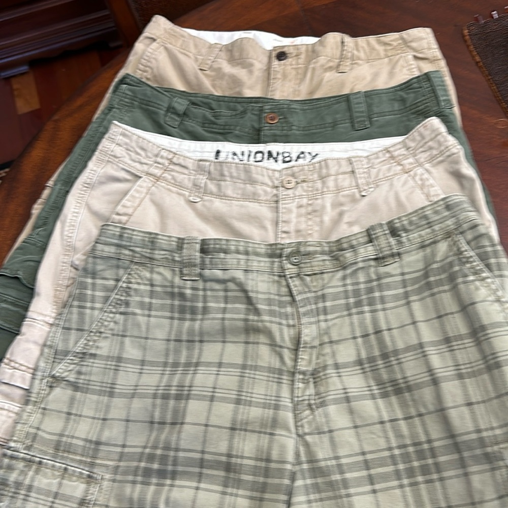 4 Pairs of Men’s Cargo Utility Shorts Izod Dockers & Unionbay Solid and Plaid
